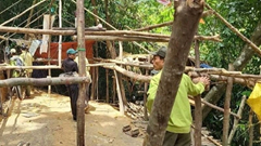 Quảng Trị: Phá dỡ lán trại khai thác vàng trái phép
