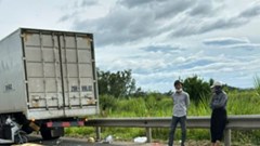 Va chạm giữa xe ô tô và mô tô trên quốc lộ 1A, 3 bà cháu thiệt mạng