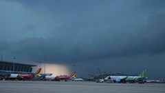 Tối 21.7, dự báo tâm bão Wipha cách sân bay Nội Bài khoảng 250km
