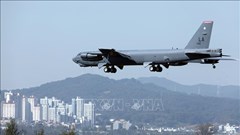 Máy bay chở khách Mỹ suýt va chạm với máy bay ném bom chiến lược B-52