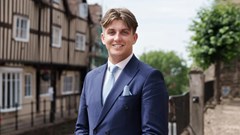 Anh có lãnh đạo hội đồng quận trẻ nhất trong lịch sử