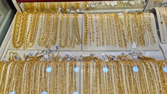 Giá vàng giảm mạnh xuống mốc 122 triệu đồng/lượng