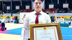 Từ cậu bé mê game đến nhà vô địch thế giới 4 lần, nhận Huân chương Lao động hạng Nhất