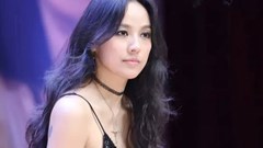 Nữ ca sĩ nổi tiếng bị thương dẫn đến biến dạng ngón tay