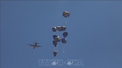 Pháp viện trợ 40 tấn hàng cho Gaza bằng đường hàng không