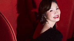 Chuyện gì xảy ra khi Hồng Đào được “mỹ nam Hàn” quỳ gối tặng hoa?