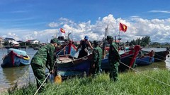 Biên phòng Quảng Trị căng mình giúp dân ứng phó bão số 5