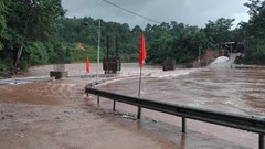 Nhiều bản làng bị cô lập