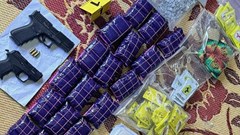  Bắt đối tượng tàng trữ ma tuý và vũ khí nóng