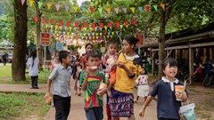 Niềm vui Trung thu của những đứa trẻ Ma Coong