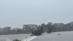 Mưa lũ diễn biến phức tạp, nhiều khu vực bị ngập sâu và sạt lở nghiêm trọng