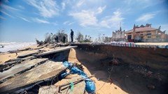 Biển lấn sâu, người dân thấp thỏm trước mùa gió chướng