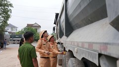 Quảng Trị: Siết chặt kiểm tra phương tiện tải trọng lớn