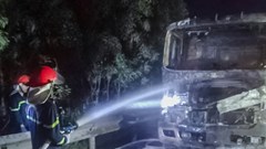 Quảng Trị: Xe đầu kéo bốc cháy trên Quốc lộ 12A