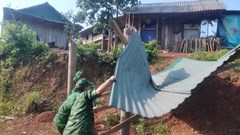 Bám địa bàn giúp dân vượt khó
