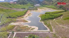 Hồ Lòng Đèn đổi màu bất thường