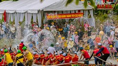 Vì sao hai đội thuyền bơi ở xã Lệ Thuỷ bị xử lý kỷ luật?