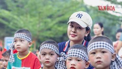 Trăng rằm về với những đứa trẻ ở bản Ra Mai