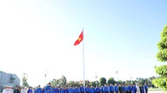 Đại biểu dự Đại hội Đoàn toàn quốc lần thứ XIII báo công dâng Bác