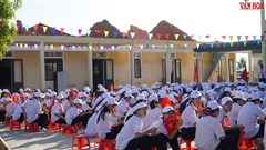 Lễ khai giảng đặc biệt tại ngôi trường vừa bị bão số 5 tàn phá