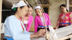 Đưa nghề dệt thổ cẩm của người Mường Phú Thọ trở thành sản phẩm du lịch hấp dẫn