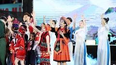 Ca sĩ nhí Thục Trang Sachi trong đêm nhạc sinh nhật Bác