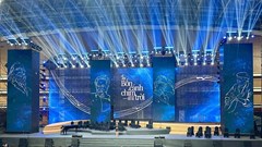 Phía sau ánh đèn sân khấu: Nỗi rủi ro của nghề bầu show Việt