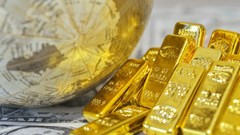 Vàng biến động quanh ngưỡng cao trong thời khắc năm mới