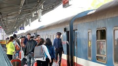 Tàu hỏa “cháy vé” chiều về sau Tết Nguyên đán 2026