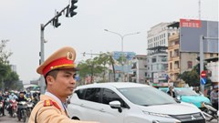 Siết chặt kiểm tra xe kinh doanh không đổi biển vàng tại các cửa ngõ thành phố