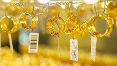 Giá vàng đảo chiều tăng mạnh sáng 24.3 sau cú lao dốc hàng chục triệu đồng