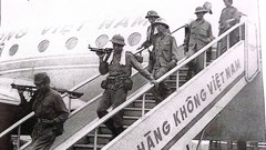 Khởi đầu vận tải hàng không phục vụ giải phóng miền Nam