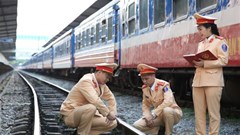 Sắp phạt tới 40-50 triệu đồng, vi phạm giao thông đường sắt liệu có giảm?