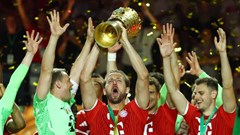 Kane hủy diệt Stuttgart, Bayern khép mùa giải hoàn hảo