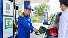 Giá xăng E10 giảm mạnh sau 4 ngày bán đại trà