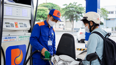 Giá xăng giảm mạnh nhất nhiều tháng, RON 95 về sát 20.400 đồng/lít