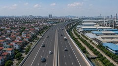 Từ 27.8: Chạy cao tốc, ô tô phải cách xe trước bao nhiêu mét để không bị phạt?