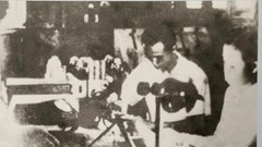  Đài Tiếng nói Việt Nam phát chương trình đầu tiên (1945)