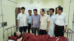 Lỗ hổng nào sau cánh cửa bếp?