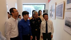 Khai mạc Triển lãm ảnh “51 năm - Bản hùng ca thống nhất”