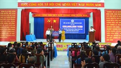 CLB Lữ hành UNESCO Hà Nội trao 200 triệu đồng hỗ trợ nhân dân vùng lũ Khánh Hòa