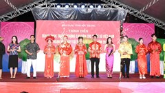 Ngày hội bánh Pía, bánh Trung thu và trình diễn trang phục truyền thống các dân tộc 