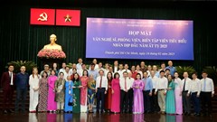 Lãnh đạo TP.HCM họp mặt văn nghệ sĩ, phóng viên, biên tập viên tiêu biểu