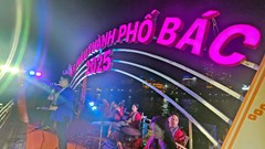 Biểu diễn nghệ thuật Đờn ca tài tử Nam Bộ trên sông Sài Gòn