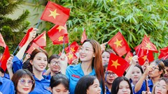 Dàn hoa hậu, á hậu dự Lễ chào cờ “Tôi yêu Tổ quốc tôi”