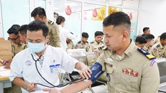 Tổng Lãnh sự cùng gần 80 học viên ngành An ninh Campuchia tham gia “Ngày hội hiến máu“