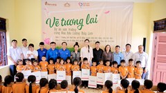 Hoa hậu Lương Thùy Linh hỗ trợ sơn mới 7 điểm trường vùng cao