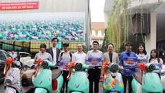 Trao tặng xe máy điện cho con em ngành Văn hóa - Thể thao có hoàn cảnh khó khăn