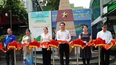 Triển lãm ảnh “Trường Sa nhớ ơn Bác” 