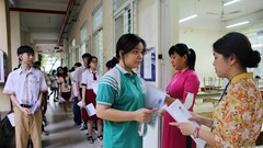 Sáng nay 26.6, gần 100.000 thí sinh TP.HCM thi môn Ngữ văn kỳ thi tốt nghiệp THPT 2025